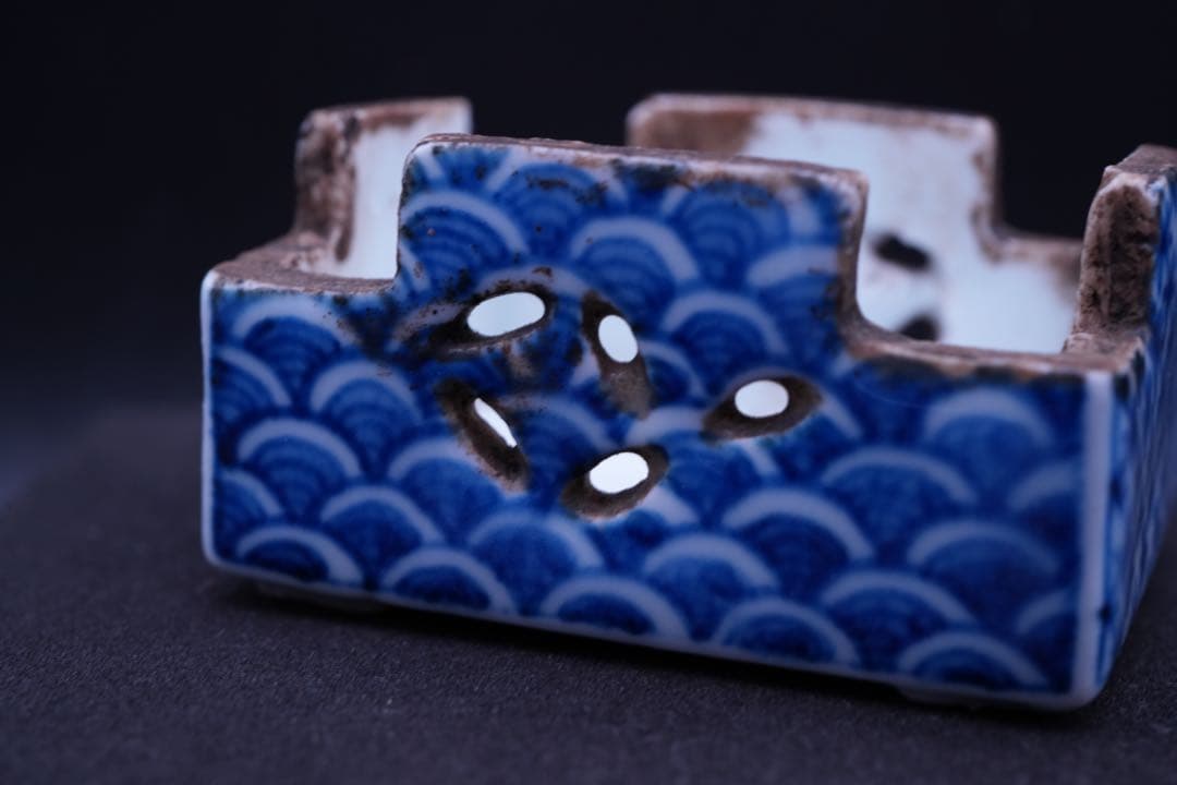 （香 1） 永保長春の染付 透入り 香合