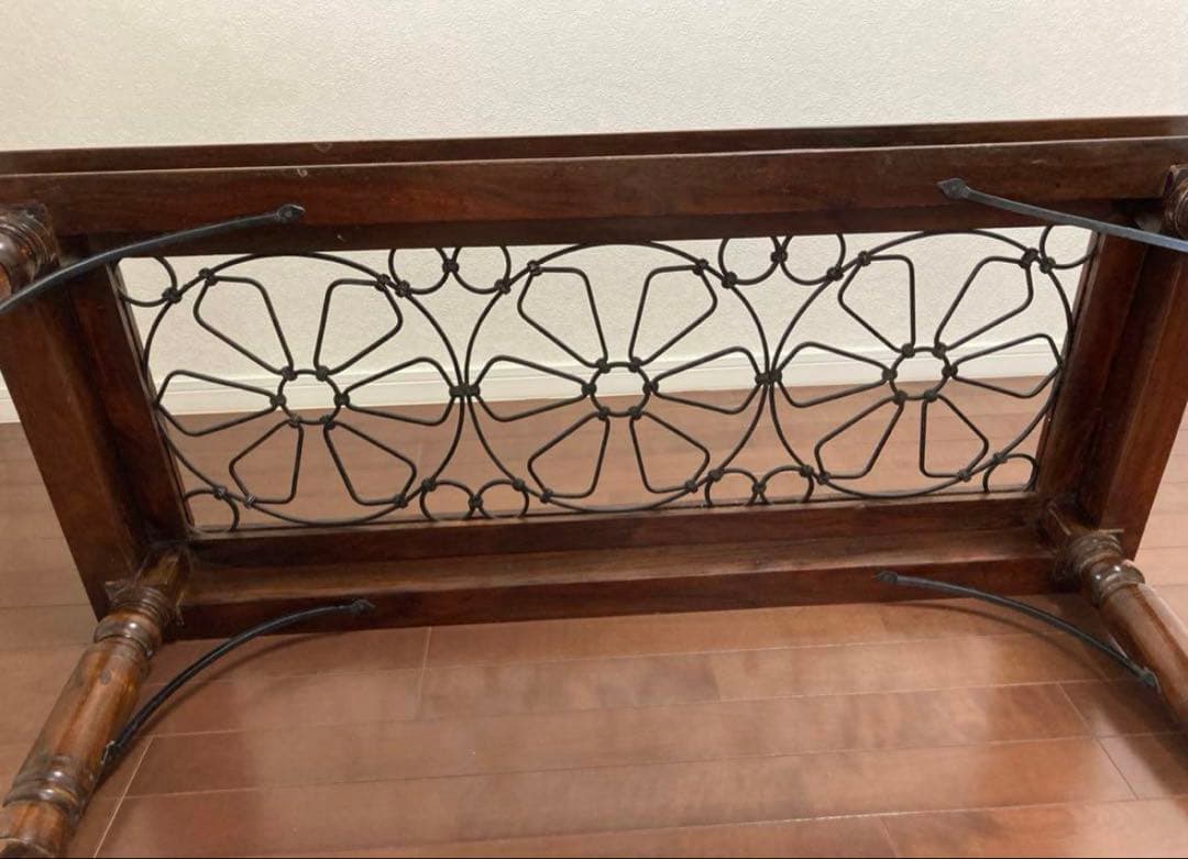 アイアン　アンティークなテーブル