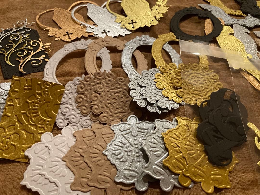 クリスマス　スペシャルBOX ジャンクジャーナル　エンボスペーパー　インド刺繍