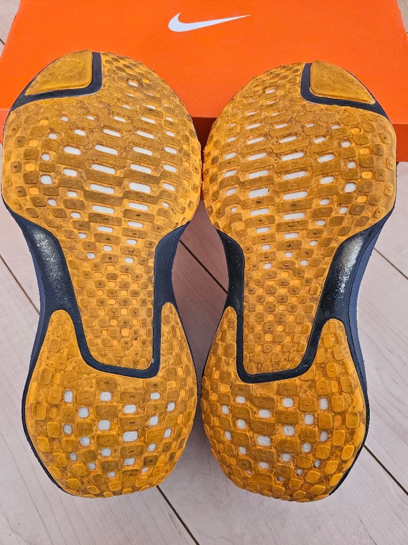 美品　ZOOMX インヴィンシブルラン3　イージーオン　27.5