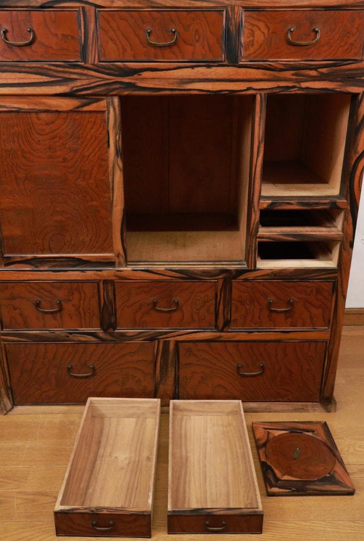 BE922 時代家具　黒柿貼　水屋箪笥　茶箪笥　欅扉　食器棚