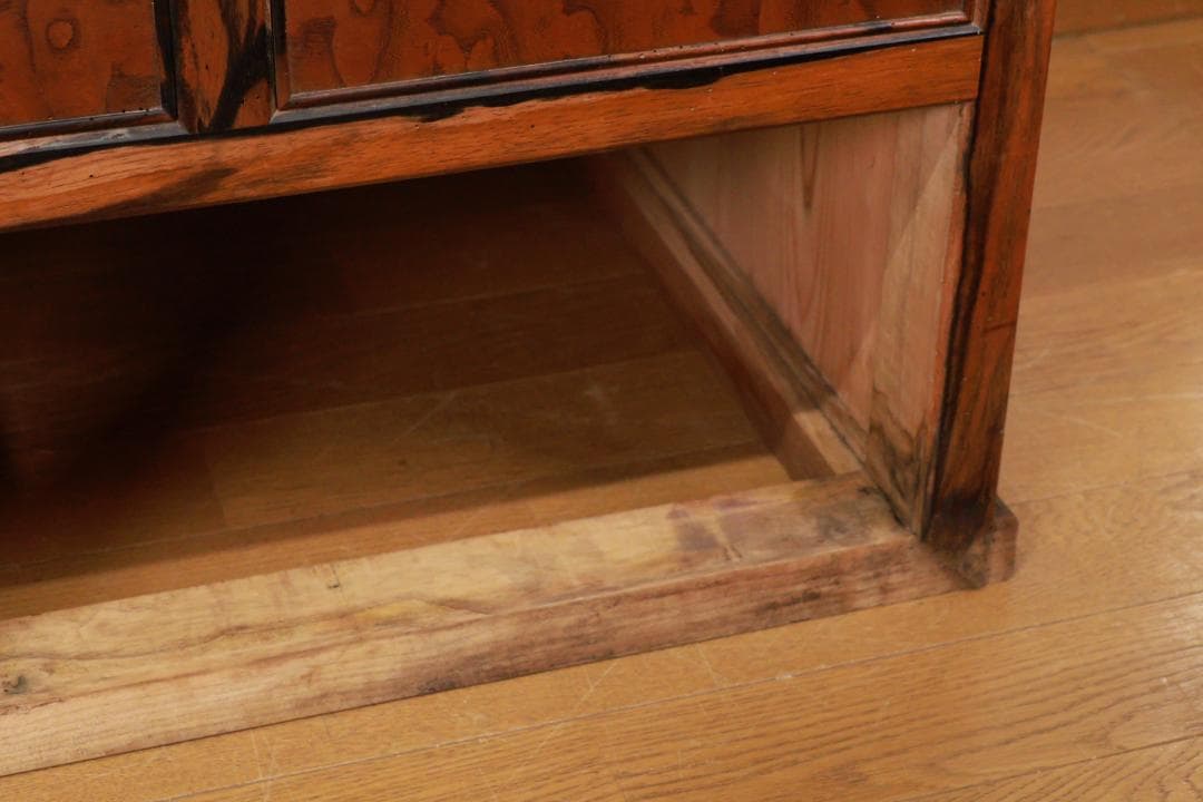 BE922 時代家具　黒柿貼　水屋箪笥　茶箪笥　欅扉　食器棚