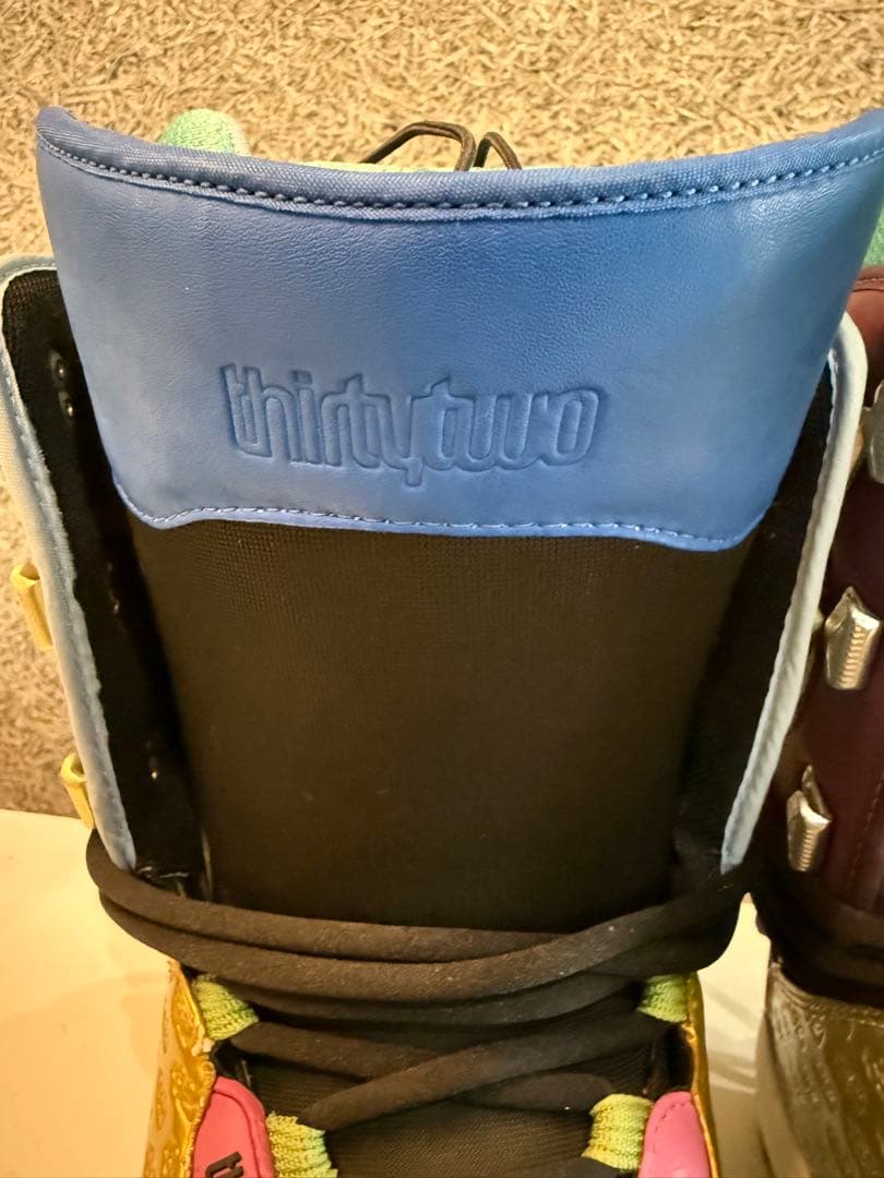 【thirtytwo】 サーティーツースノーボードブーツ