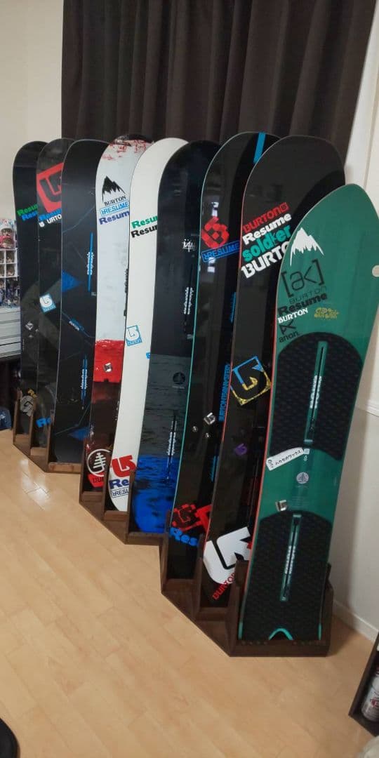 スノーボードスタンドラック　３本用　右側用　カラーウォルナット　ハンドメイド