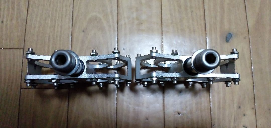 XPEDO XCF07AC フラットペダル シルバー/グリーン　255g