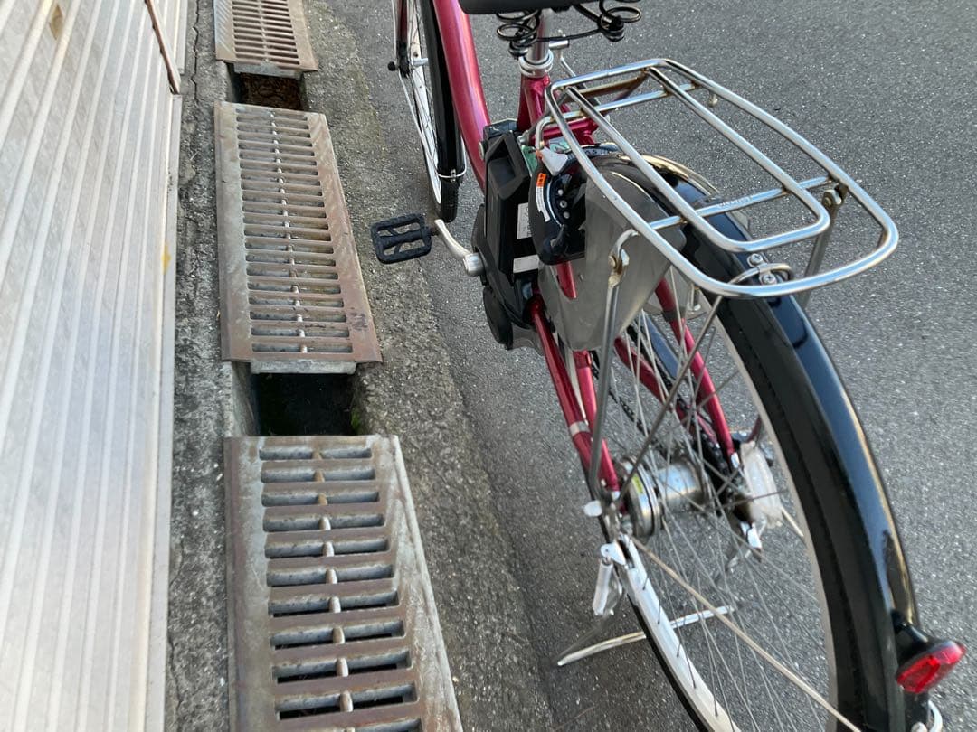 ヤマハ最新機種電動アシスト自転車チェアー26インチレッド系アルミボディー