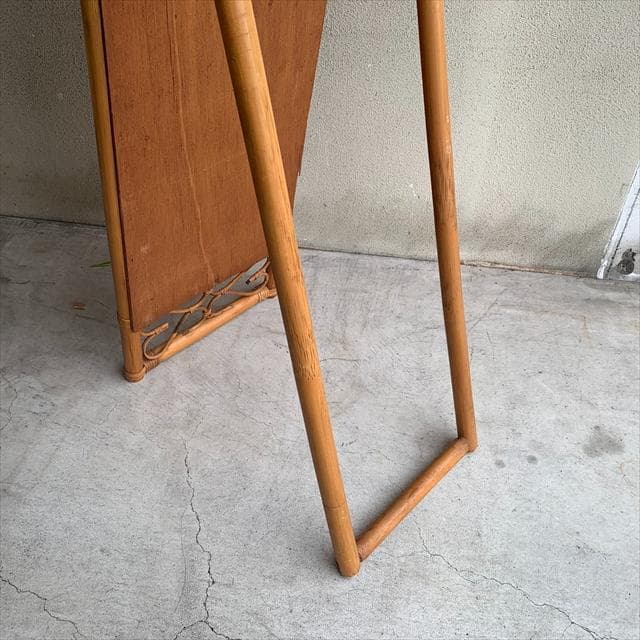 ヴィンテージのラタンスタンドミラー
