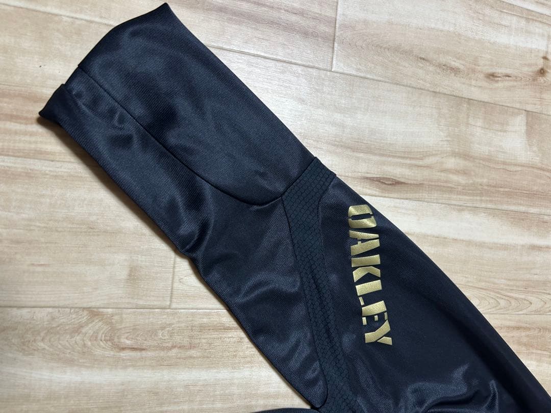 OAKLEY ブラックジャージ上下セット