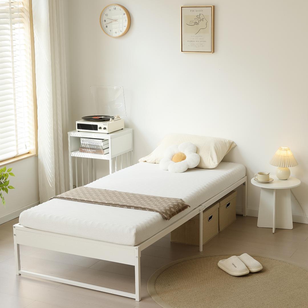 赤字価格！【シングル】ベッドフレーム　組立品　パイプと木の組合せ　WHITE