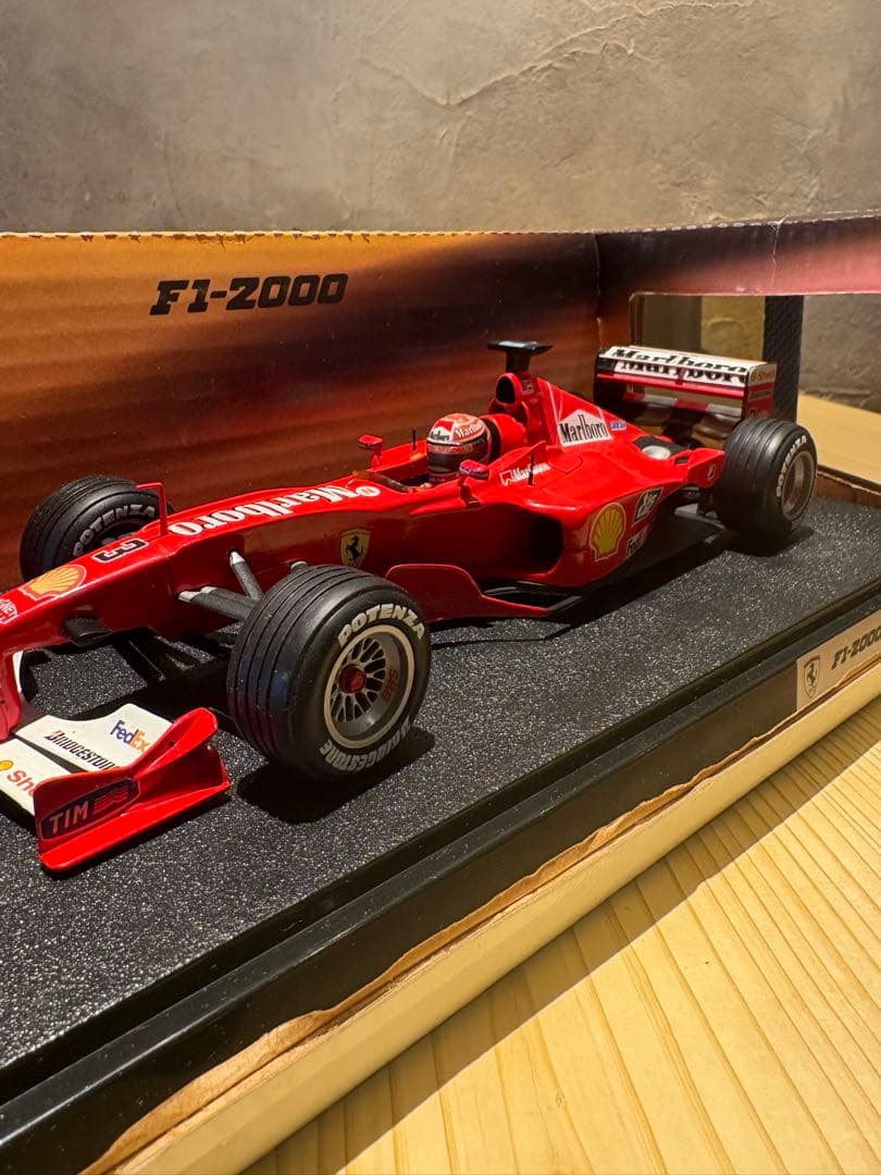 ホットウィール1/18Ferrari F1-2000マルボロ仕様　Mシューマッハ