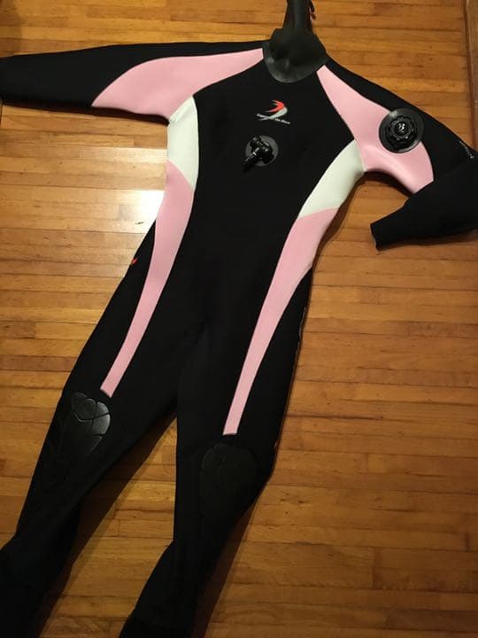 ダイビング用の5ミリの厚さのウェットスーツ