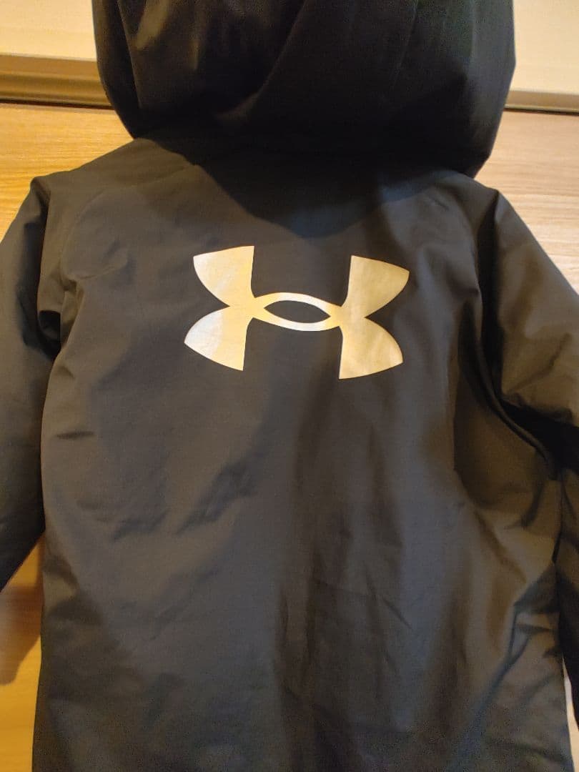 アンダーアーマー　ベンチコート　150センチ YL/JG/J-G ブラック