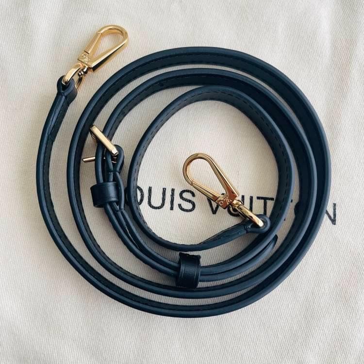 円筒型ショルダーバッグ