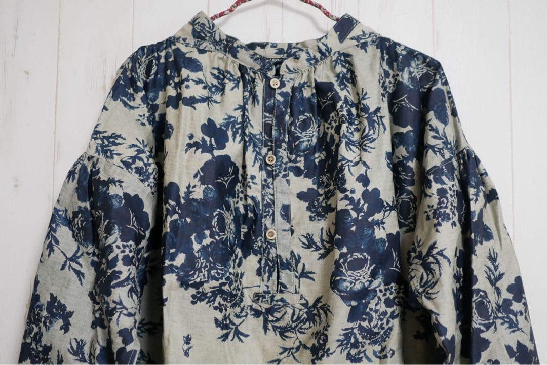 45rpm インディゴ抜染ローズプリントのスモック