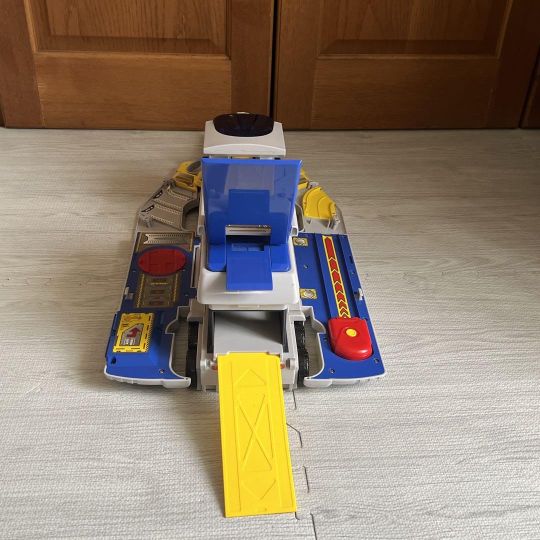 トミカ　緊急発進　マグナムパトレーラー