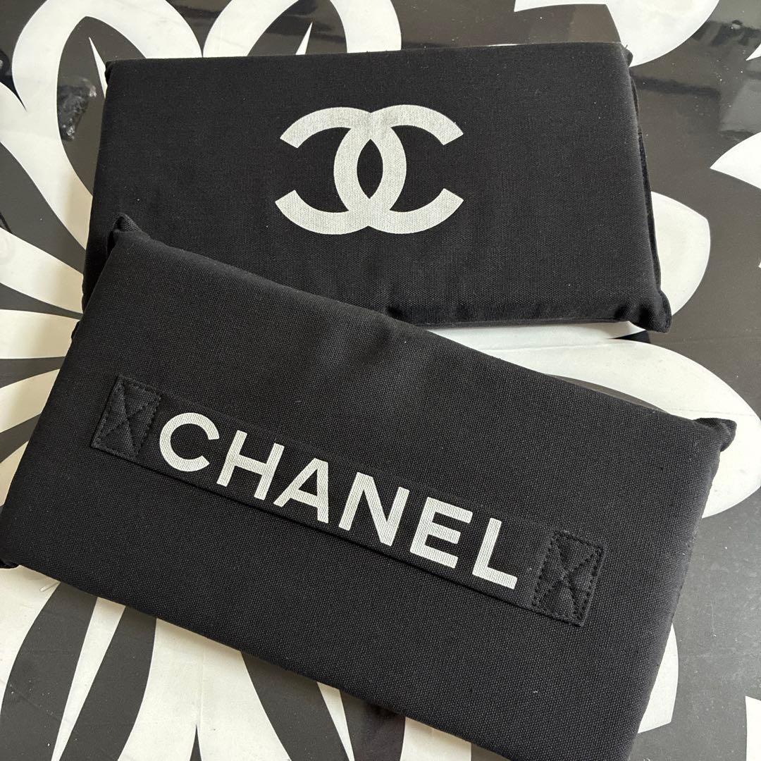 CHANEL ロゴ入り黒クッション ノベルティ2個セット