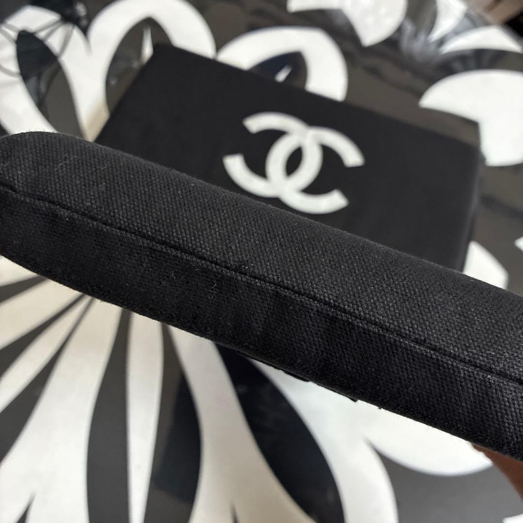 CHANEL ロゴ入り黒クッション ノベルティ2個セット