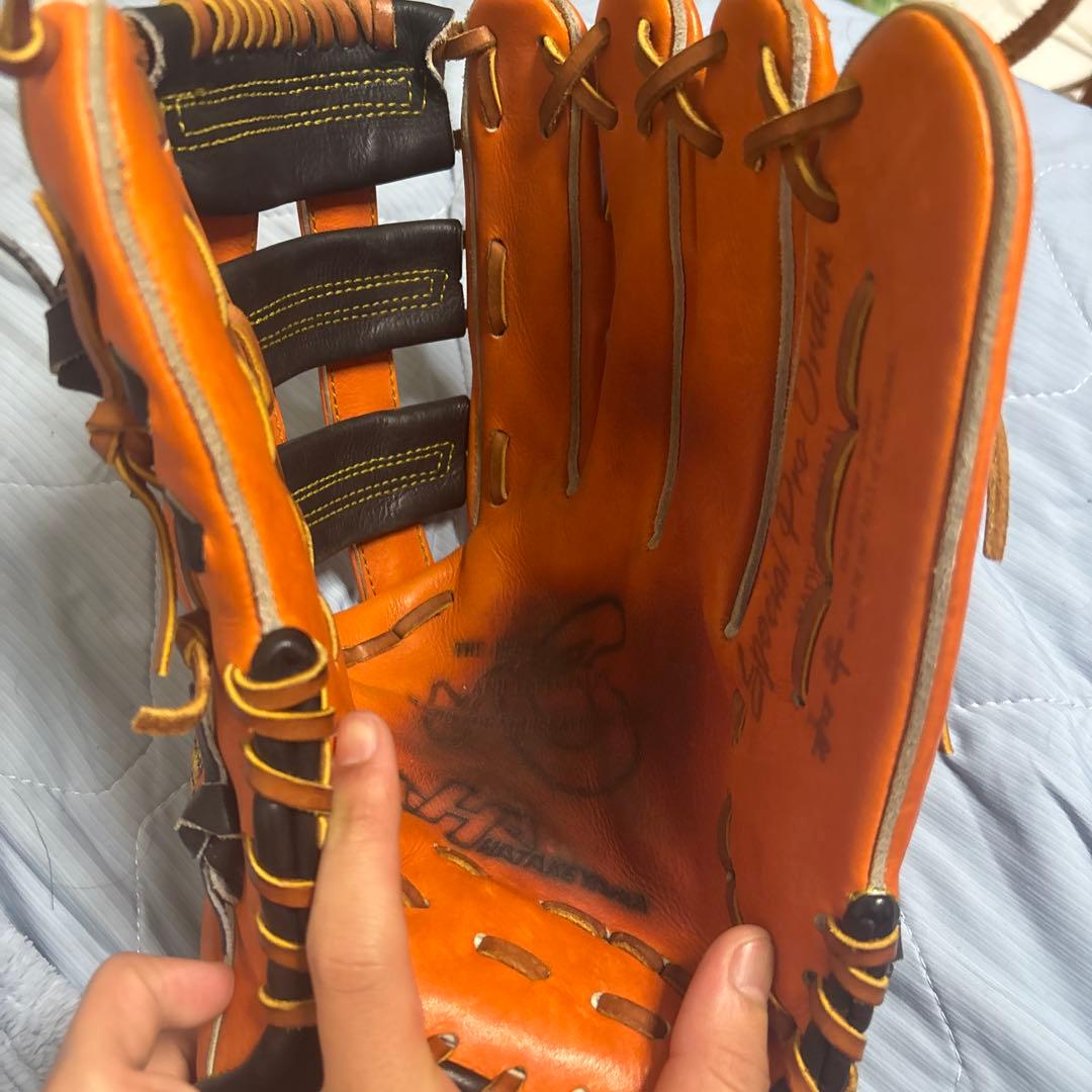 坂口智隆選手のサイン付き特別特注のグローブ