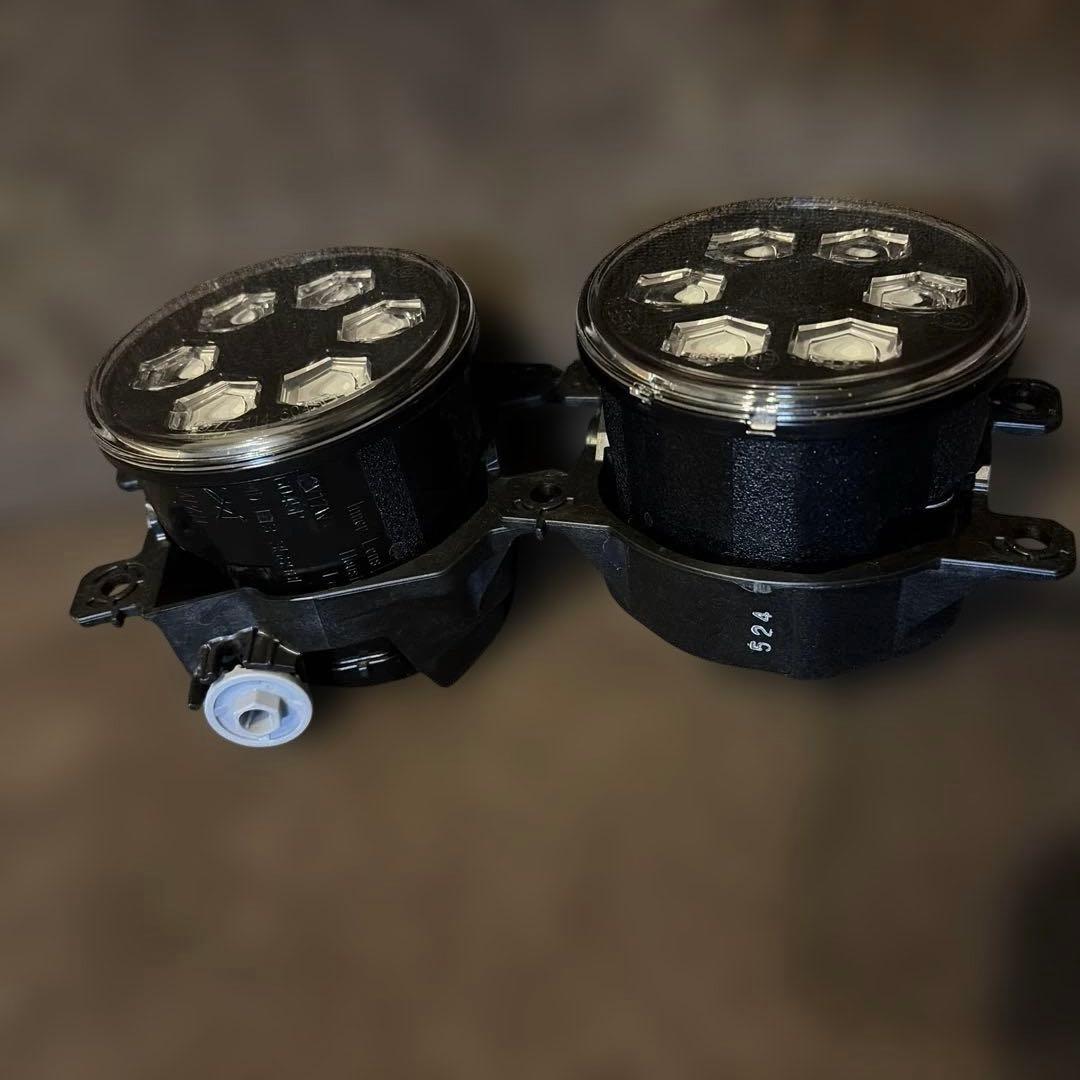 新車外し　KOITO114-60379 6連フォグランプ　純正