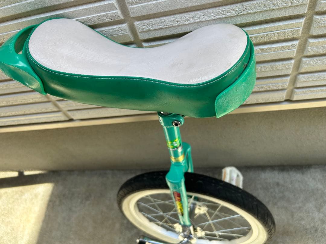 ミヤタ　一輪車　フラミンゴ　16インチ　ノーパンクタイヤモデル　競技用