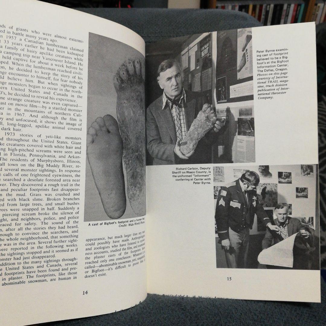 洋書 The Search for Bigfoot by Byrne