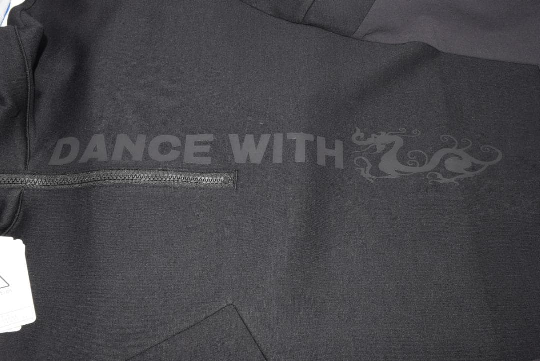 新品☆ダンスウィズドラゴン モノフィラクッションZIPトレーナー☆黒☆XLサイズ