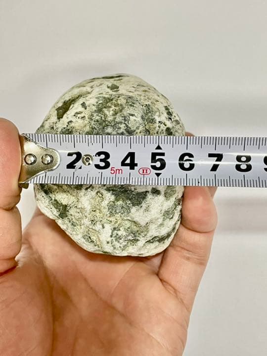 国産天然石　新潟県産　原石　緑玉髄　りょくぎょくずい