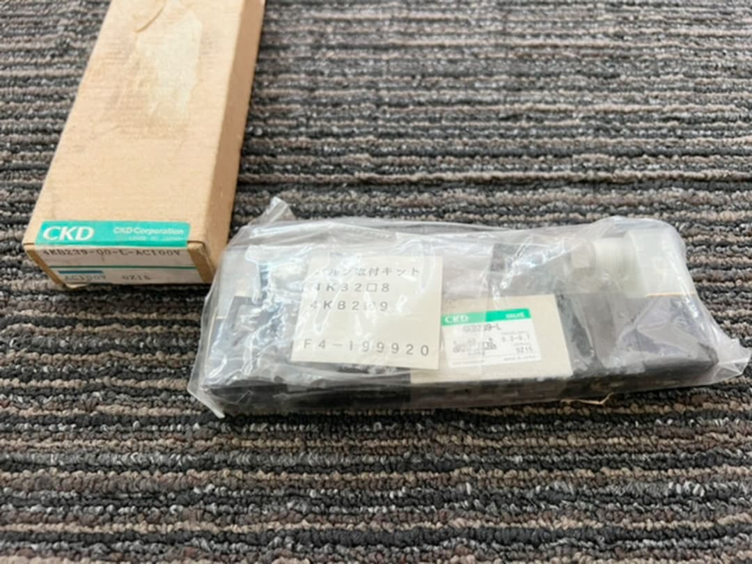 CKD バルブ　4KB239-L   100V