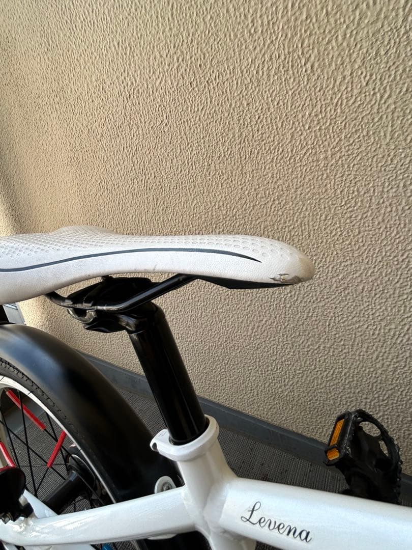 ブリヂストン　レベナ　18インチ