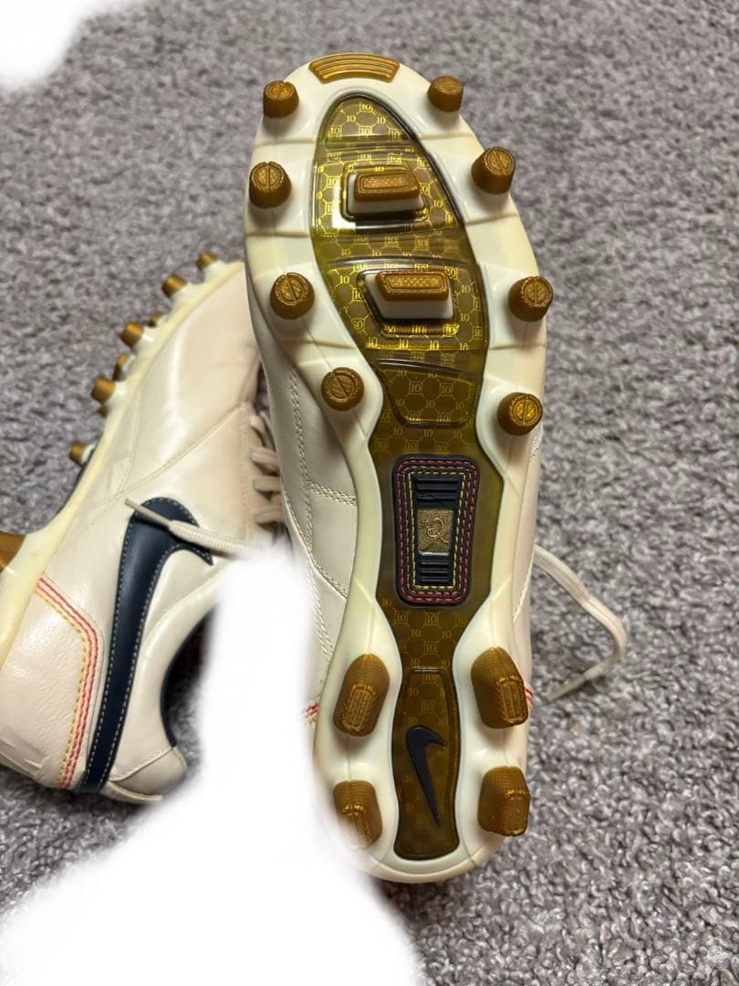 ナイキ　ティエンポ　ロナウジーニョ　HG サッカー　スパイク　NIKE シューズ