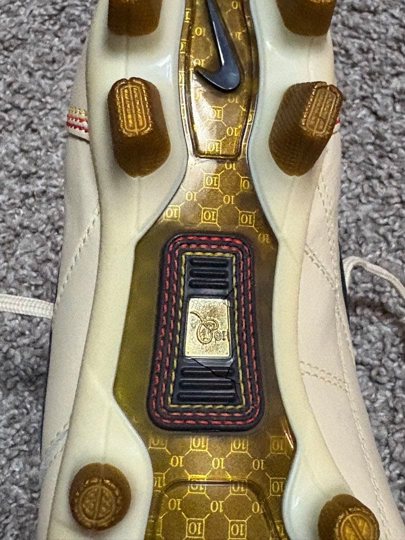 ナイキ　ティエンポ　ロナウジーニョ　HG サッカー　スパイク　NIKE シューズ