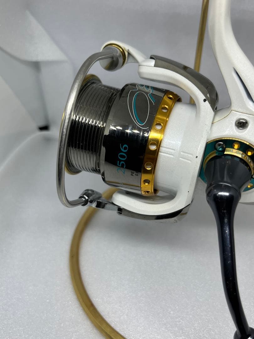 ダイワDAIWA スピニングリール 09エメラルダス 2506