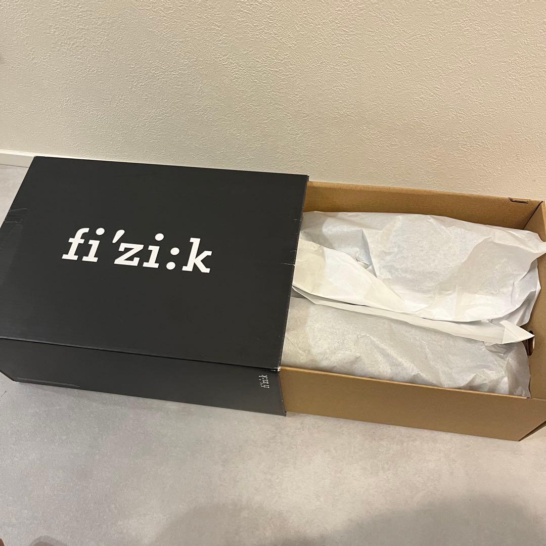 fi’zi:k GRAVITA VERSOR FLAT フィジーク シューズ