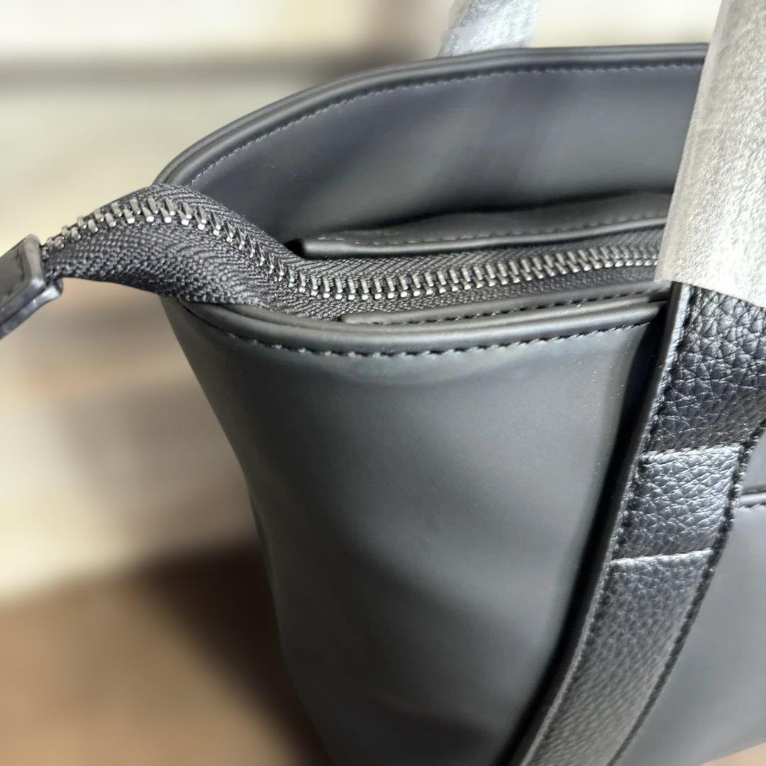 ウノピューウノウグァーレトレ　カートバッグ 訳あり　新品