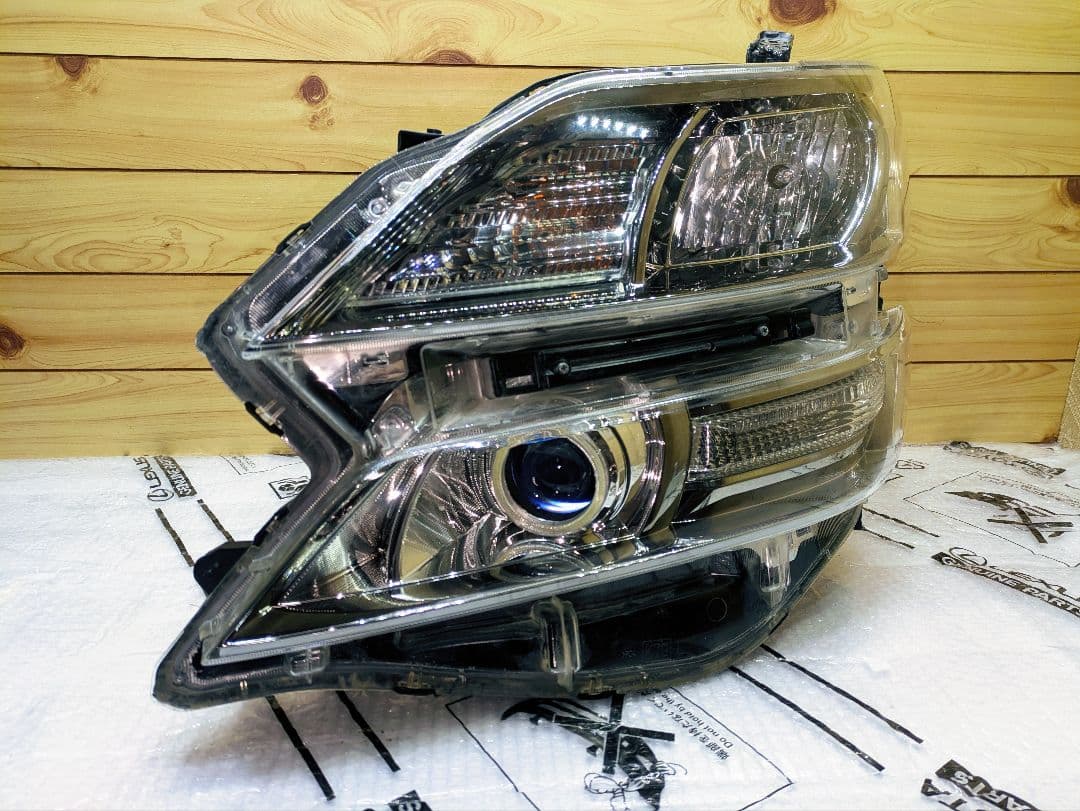 20ヴェルファイア ヘッドライト シーケンシャル イカリング 黄ばみ無し