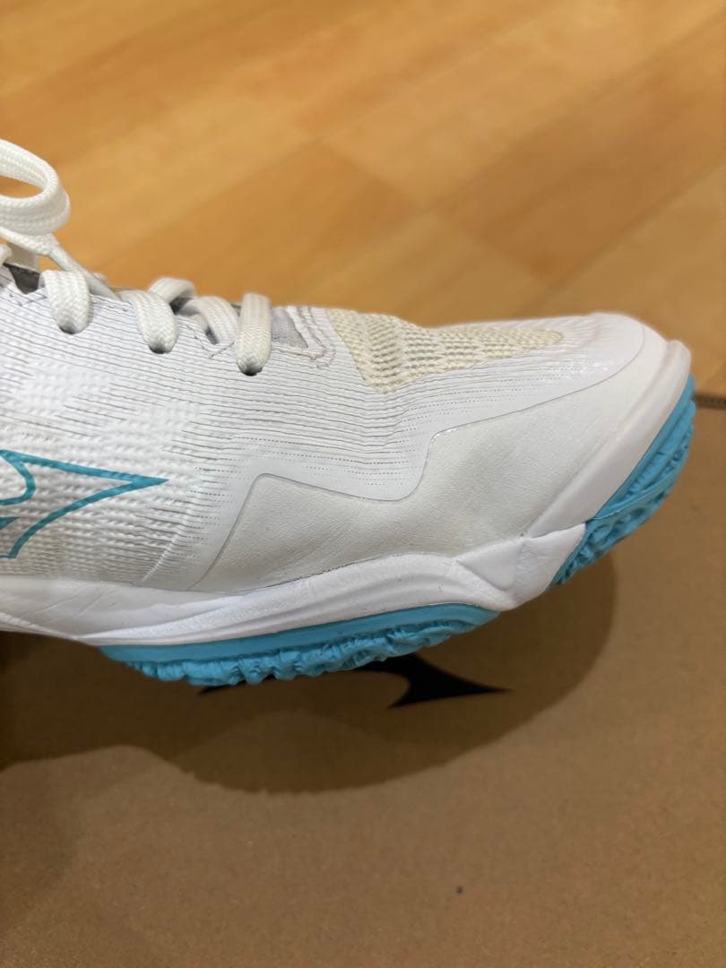 ミズノ　バレーシューズ　ウエーブライトニング