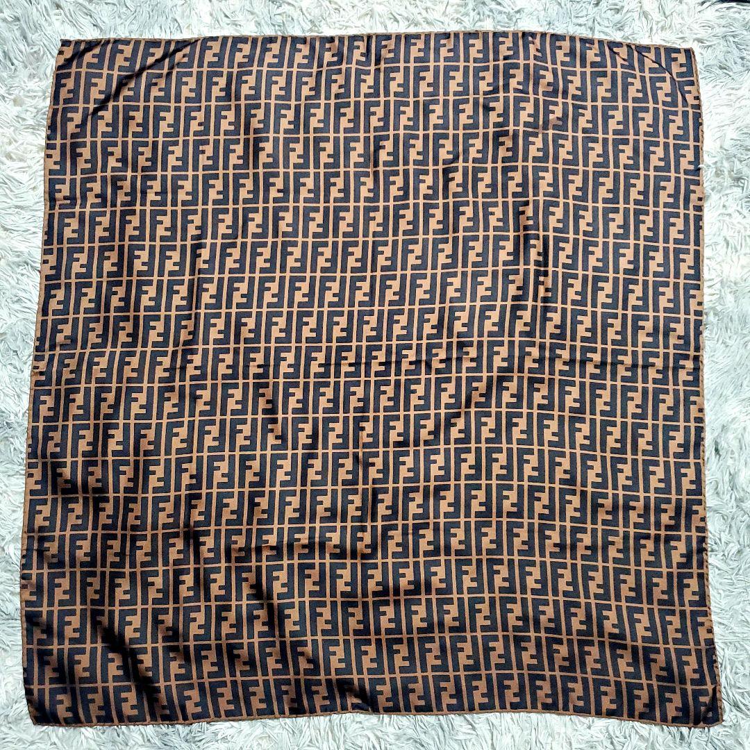 美品✨フェンディ FENDI✨スカーフ ズッカ柄 シルク100% 大判 ブラウン