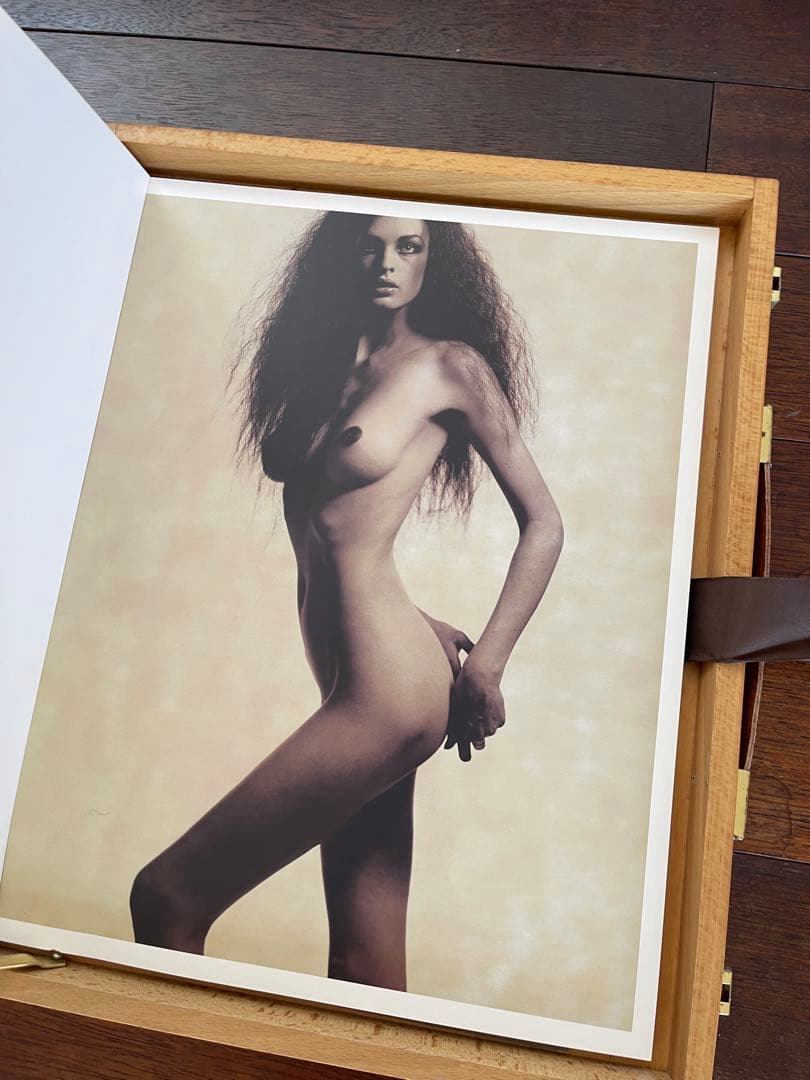 アート・デザイン・音楽 VISIONAIRE 23 The Emperor's New Clo