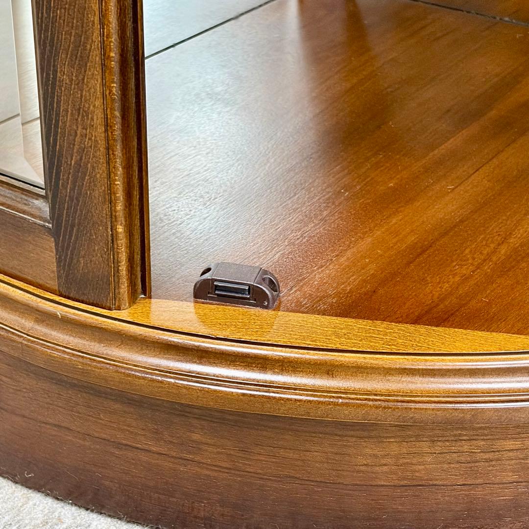 【karimoku】\"コロニアル\"隅飾棚(コーナーキュリオ)HC0254NK