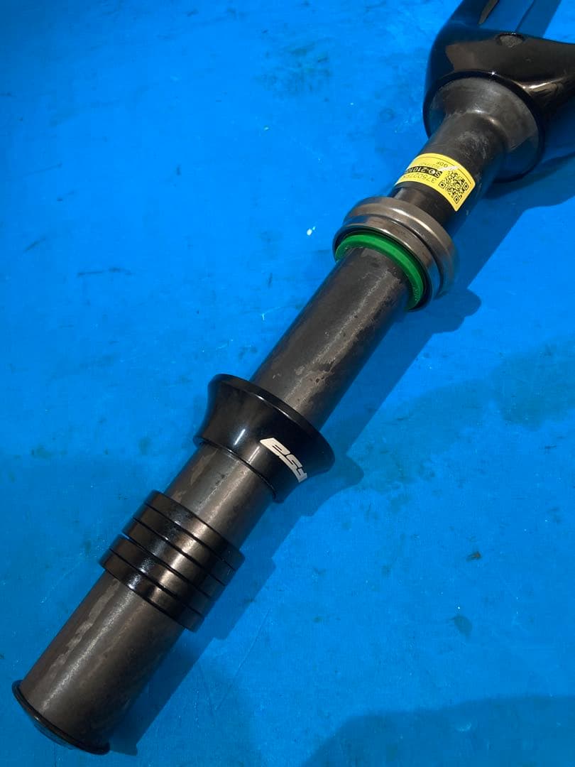 ★Cannondale 車種不明 フルカーボンフロントフォーク ヘッドパーツ付