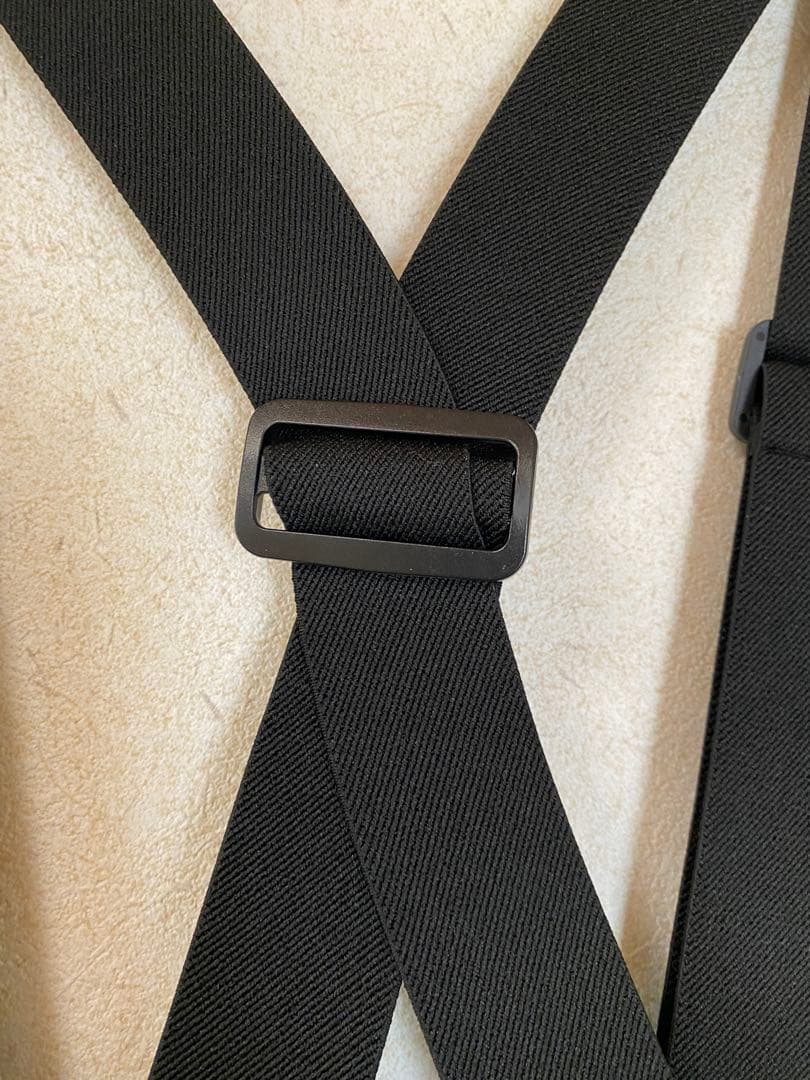 スキーウェア上下セット赤ジャケットと黒パンツ