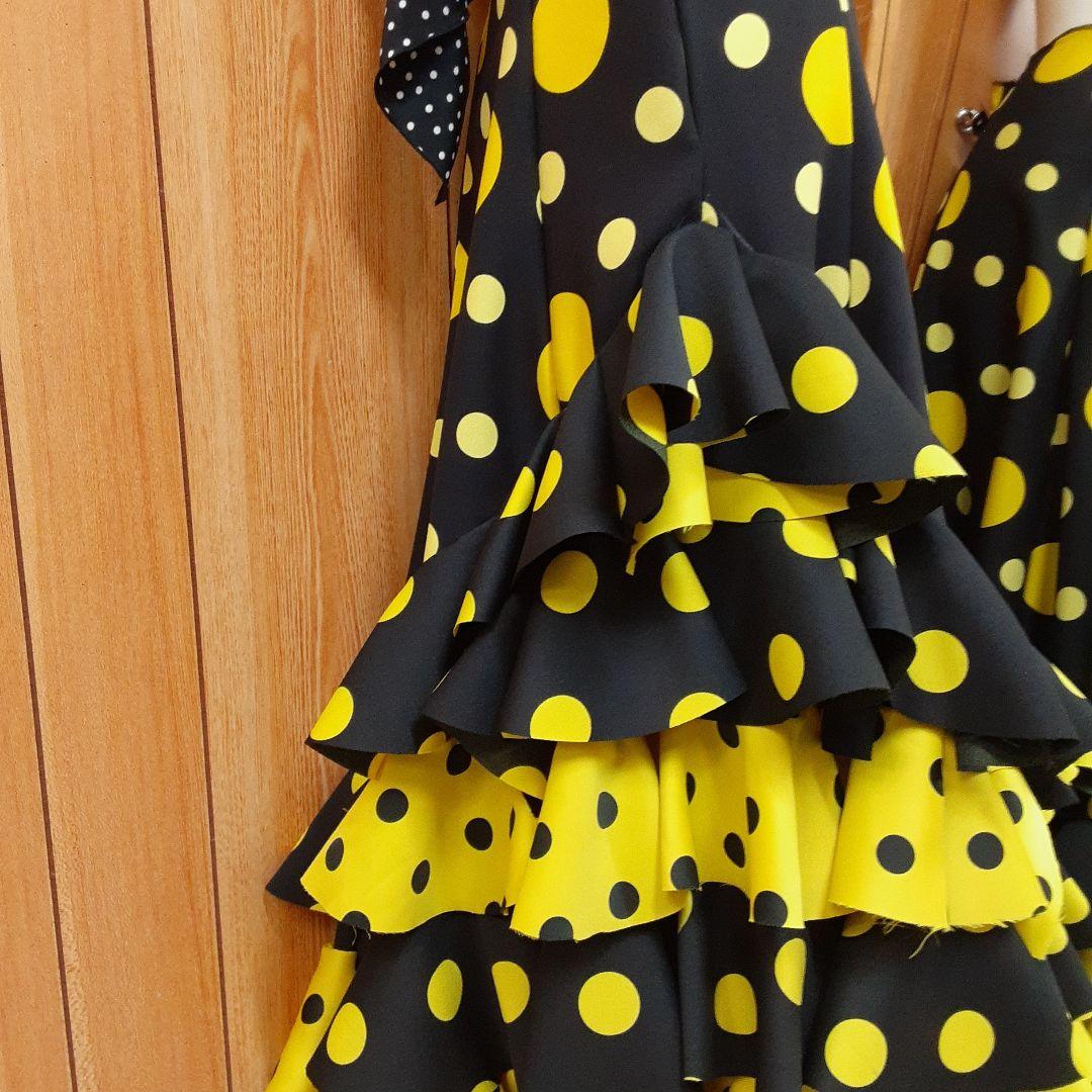 フラメンコ衣装　☆ファルダのみ　黒地黄色水玉/豪華3段フリル♡