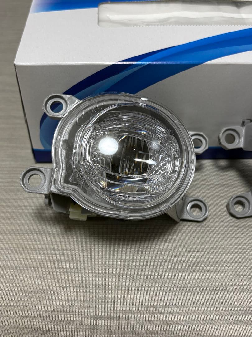 【新車外し】40系アルファード　ヴェルファイア　純正LEDフォグランプ ハリアー