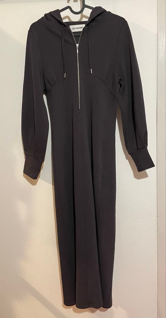 美品LILY BROWN リリーブラウン ボンディングフーディーワンピース