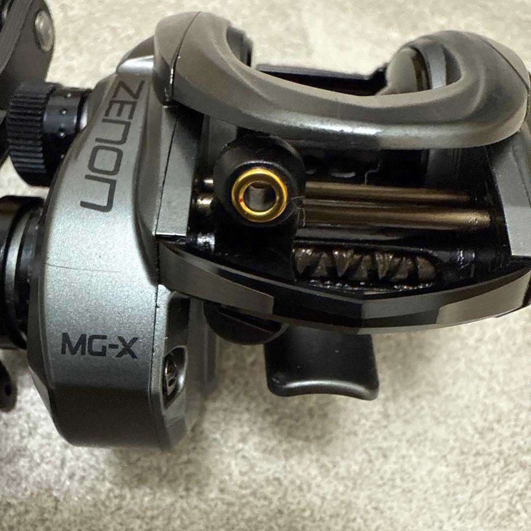 アブガルシア　ゼノン MG-X 8.3　ハイギア(右)　Abu Garcia