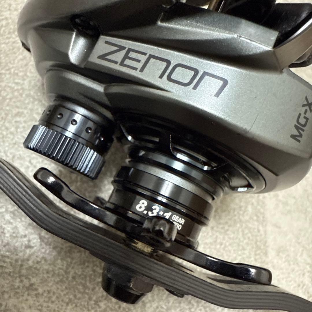 アブガルシア　ゼノン MG-X 8.3　ハイギア(右)　Abu Garcia