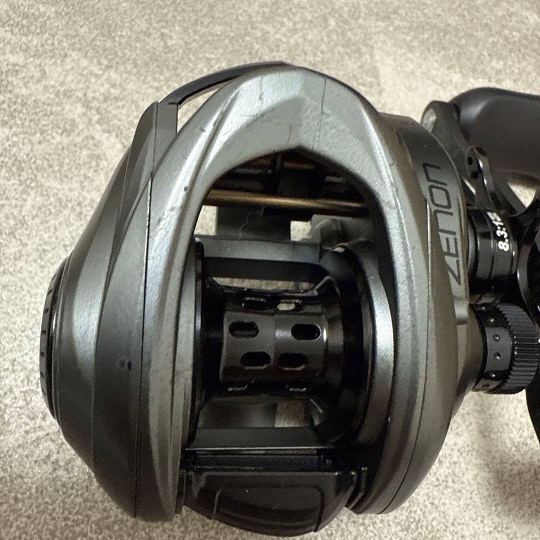 アブガルシア　ゼノン MG-X 8.3　ハイギア(右)　Abu Garcia