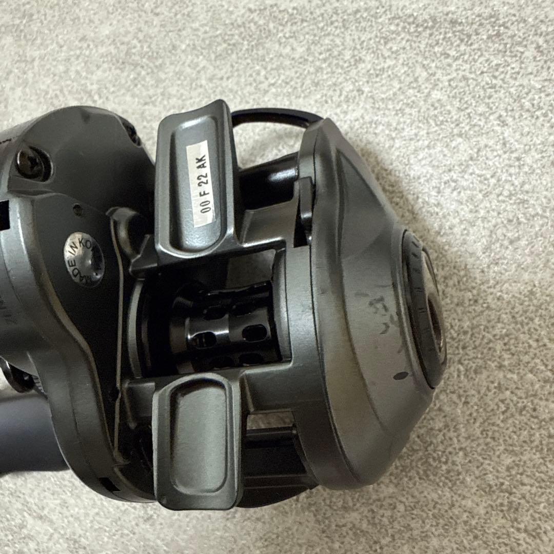 アブガルシア　ゼノン MG-X 8.3　ハイギア(右)　Abu Garcia