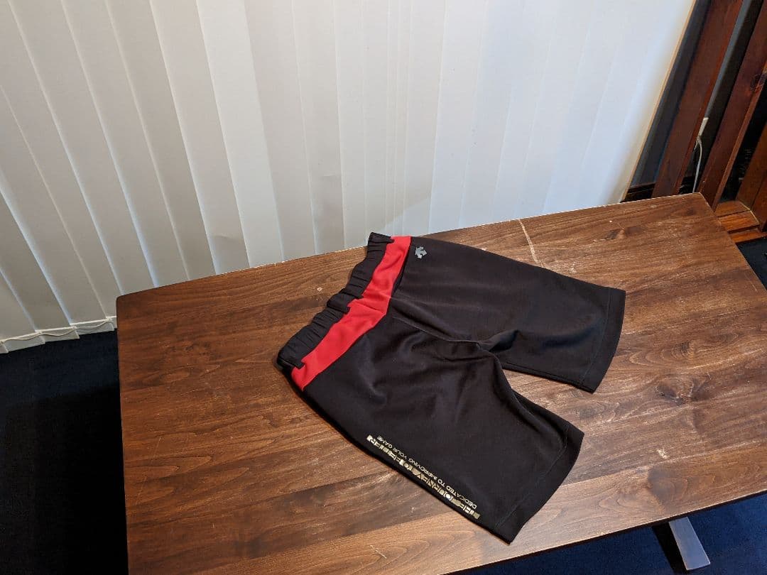 スリクソン by デサント　スウェット　ショートパンツ　ハーフパンツ　ゴルフ　黒