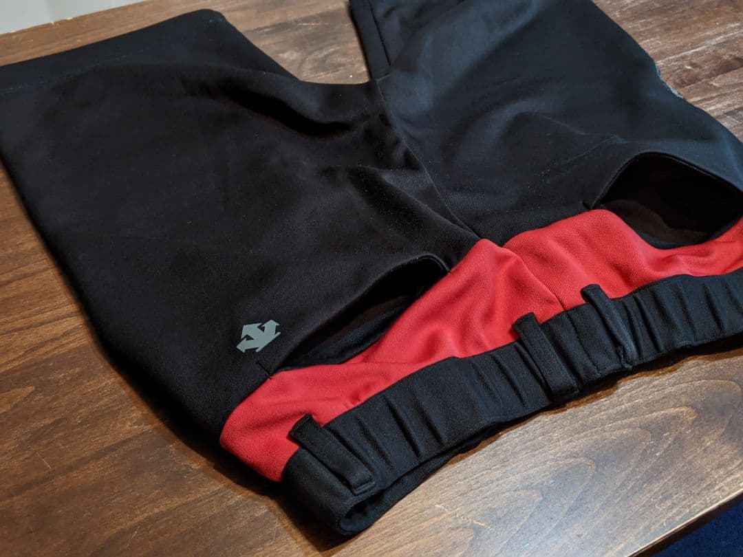 スリクソン by デサント　スウェット　ショートパンツ　ハーフパンツ　ゴルフ　黒